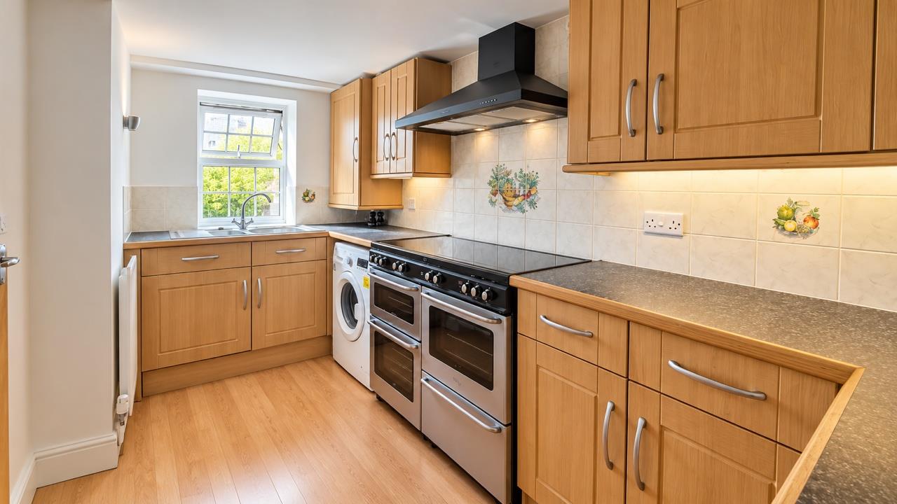 2 bed property in George Street, Old Town, Hastings
